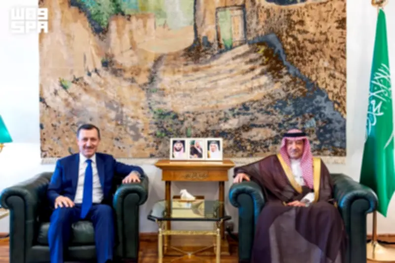 الخريجي يبحث مع سفير تركيا تعزيز التعاون والقضايا الإقليمية