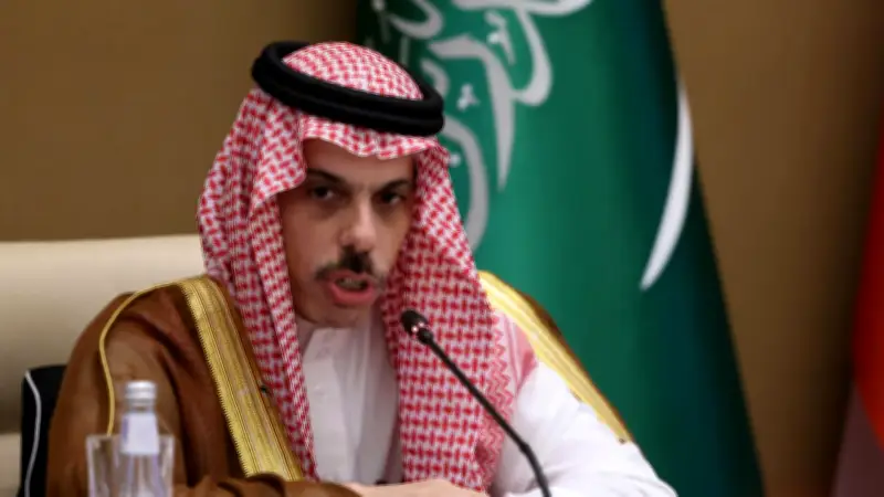وزير الخارجية يصل عمّان للمشاركة في اجتماع جامعة الدول العربية الـ165