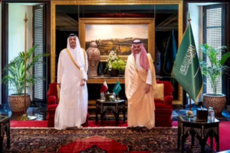 فيصل بن فرحان يبحث مع رئيس وزراء قطر التعاون والمستجدات الإقليمية