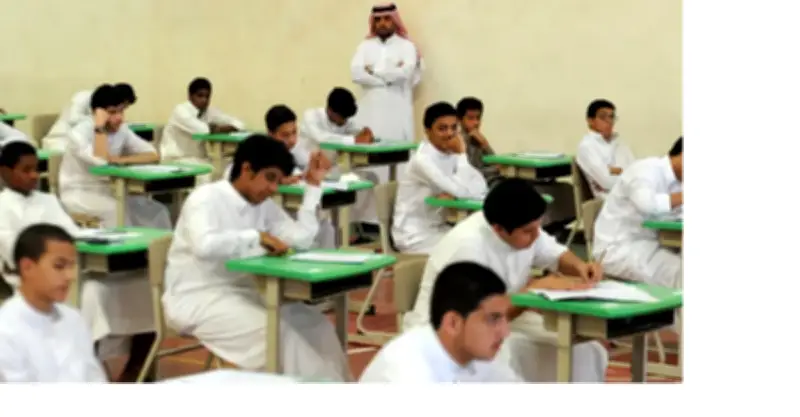 طلاب المدارس السعودية يبدأون امتحانات الفصل الدراسي الثاني الأحد