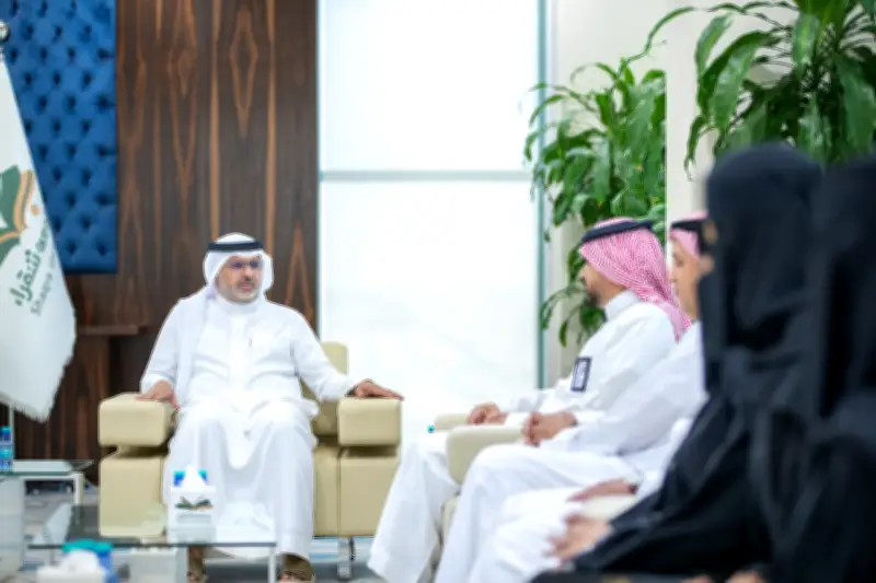 رئيس جامعة شقراء يكرم طالبتين حصدتا وسام التميز في اختبار جاهزية