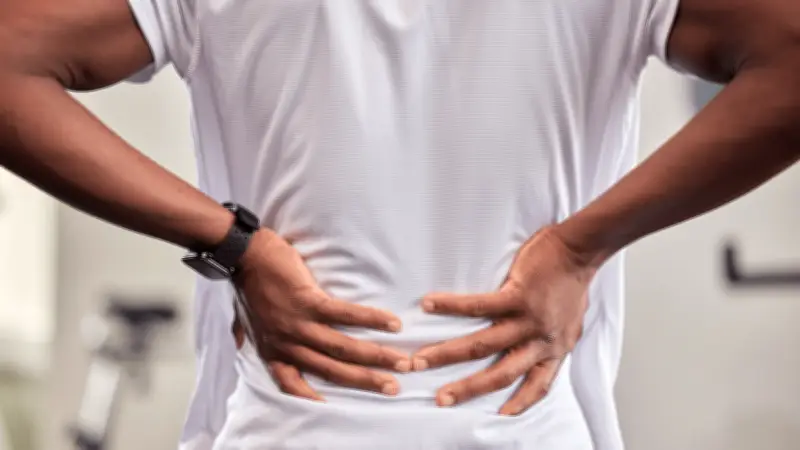 خبراء العمود الفقري: متى يكون ألم الظهر الصباحي خطراً؟