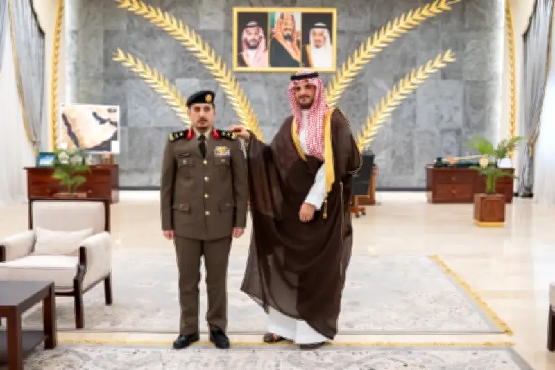 محافظ الطائف يقلد مدير شرطة المحافظة رتبة اللواء بأمر سام