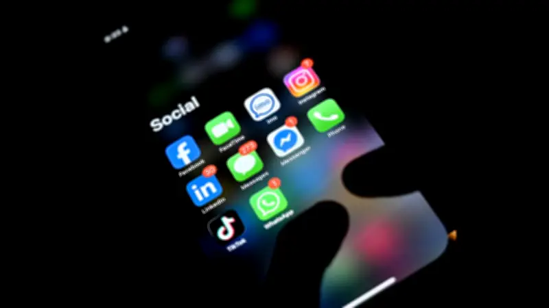 الإمارات تمنع الأطفال دون 15 عاماً من استخدام وسائل التواصل الاجتماعي