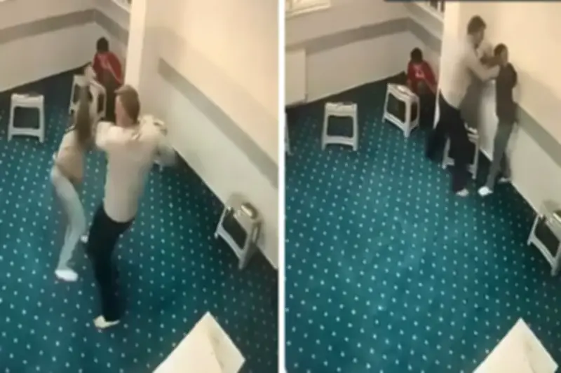 فيديو صادم لمحفظ قرآن يعتدي بالضرب على طفل في مسجد بتركيا