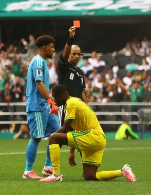 ثلاث بطاقات حمراء في مباراة افتتاح كأس العالم 2026 بين جنوب أفريقيا والمكسيك