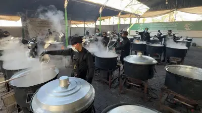 مركز الملك سلمان يوزع 25 ألف وجبة ساخنة في غزة