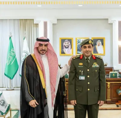 أمير الجوف يقلد مدير جوازات المنطقة رتبة لواء