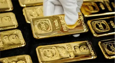 تراجع الذهب عالمياً بتوقعات استمرار الفائدة المرتفعة والتضخم