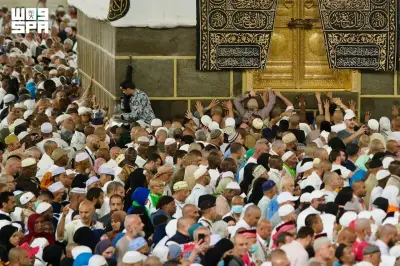 الملتزم: موضع التضرع والدعاء بين الحجر الأسود وباب الكعبة