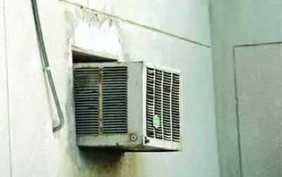 مختص يحذر: المكيفات القديمة والأسلاك الكهربائية أبرز أسباب الحرائق المنزلية