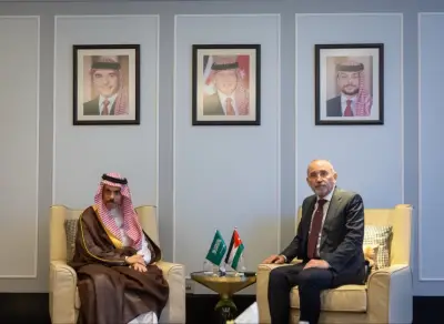 فيصل بن فرحان والصفدي يبحثان تطورات المنطقة على هامش الجامعة العربية