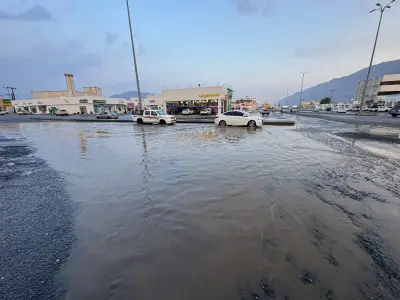 أمطار غزيرة تسيل أودية شمال محايل عسير وفرق الطوارئ تتدخل