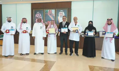 رئيس جامعة جازان يكرّم فريقاً بحثياً حاز ذهبية وفضية ITEX 2026