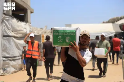 مركز الملك سلمان يوزع 530 سلة غذائية في غزة ويطلق مشروع أطراف صناعية بالمجر