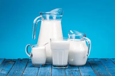 الحليب وحده لا يكفي لحماية العظام.. خبراء يحددون الاستراتيجية الصحيحة