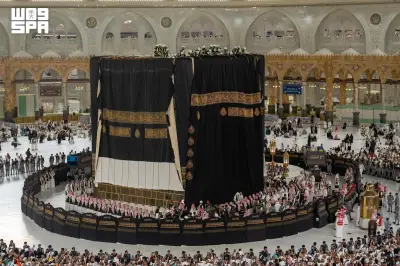 150 حرفيًا سعوديًا يصنعون كسوة الكعبة المشرفة الجديدة