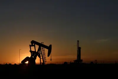 النفط يتراجع بأكثر من 3 دولارات.. برنت يهبط إلى 73.74 دولاراً