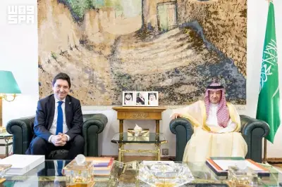 الخريجي يبحث مع رئيس مجموعة الصداقة البرلمانية السعودية الفرنسية التعاون والمستجدات