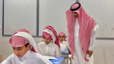 مدير تعليم الطائف يفتتح معرض إدارة المرافق المتكاملة ويزور متوسطة أحد