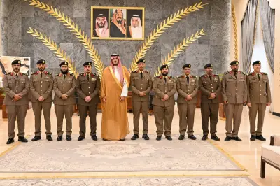 محافظ الطائف يقلد ضباط شرطة المحافظة رتبهم الجديدة