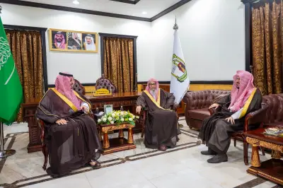 محافظ الطائف يزور المفتي العام في مقر الإفتاء بالطائف ويشيد بجهوده