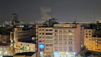 واشنطن تشن غارات على أهداف إيرانية بعد هجوم بطائرة مسيرة على سفينة شحن