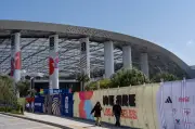 إضراب عمال ملعب صوفي يهدد استضافة مباريات كأس العالم 2026