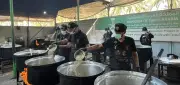 مركز سلمان للإغاثة يوزع 25 ألف وجبة ساخنة بغزة