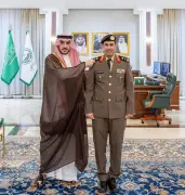 أمير الجوف يقلد اللواء العنزي رتبته الجديدة