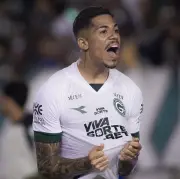 النصر يقدم عرضاً رسمياً لاستعارة الظهير البرازيلي دييغو كايتو