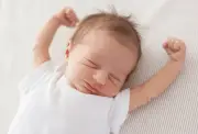 موجات الحر تهدد حديثي الولادة بالجفاف والإجهاد الحراري.. نصائح وقائية