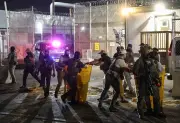 سوء المعاملة يفجر غضب المحتجين.. نيوجيرسي على صفيح ساخن