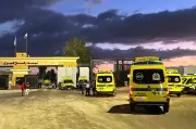 دفعة جديدة من الفلسطينيين تعود إلى غزة عبر معبر رفح بالتنسيق مع الهلال الأحمر