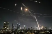 إسرائيل تهدد بالرد على الهجوم الإيراني وترامب يتابع التصعيد
