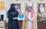 أمير القصيم يستقبل مديرة الأحوال المدنية ويتسلم التقرير السنوي