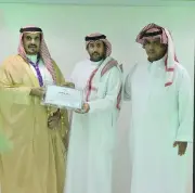 محافظ وادي الدواسر يكرّم المشاركين في معسكرات الخدمة العامة للحج
