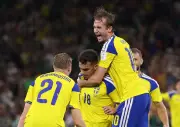 ياسين عياري يقود السويد لسحق تونس 5-1 في افتتاحية كأس العالم