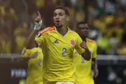 مونيوز ينهي عناد الكونغو وكولومبيا تتصدر وتتأهل لدور الـ32
