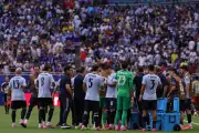 فيفا يدرس استمرار فترات الاستراحة المائية بعد انتقادات كأس العالم