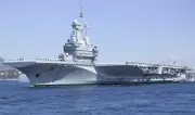 فرنسا تنشر حاملة الطائرات شارل ديغول في خليج عدن لتأمين مضيق هرمز