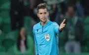 الحكم الفرنسي ليتيكسييه يقود مباراة السعودية والرأس الأخضر في كأس العالم