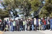 توتر في جنوب إفريقيا مع احتجاجات مناهضة للمهاجرين ونزوح الآلاف