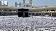 غسل الكعبة المشرفة في 3 مراحل بـ15 لتر ماء زمزم ودهن الورد والعود