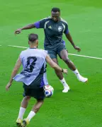سامي الجابر يحفز لاعبي المنتخب السعودي قبل مواجهة الرأس الأخضر