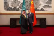 وزير الخارجية ونظيره الصيني يؤكدان أمن الملاحة البحرية