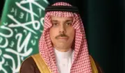 وزير الخارجية يتلقى اتصالاً من رئيس وزراء قطر لبحث الوساطة