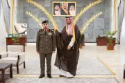 محافظ الطائف يقلد مدير شرطة المحافظة رتبة لواء
