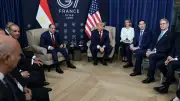ترمب يهدد إيران بالقنابل ويعلن فتح مضيق هرمز خلال يومين