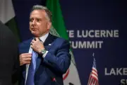 لقاء أمريكي قطري لبحث مفاوضات إيران غداً.. و50 ألف جندي أمريكي بالمنطقة